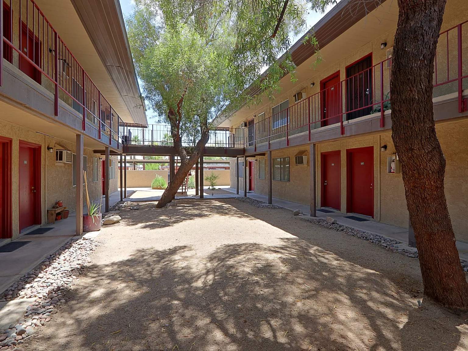 Southern Manor — Photo 3