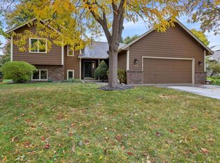 9101 Nantwick Rdg N, Brooklyn Park, MN 55443