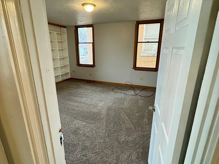 111 S Ohio Street (Full Service) — Photo 26