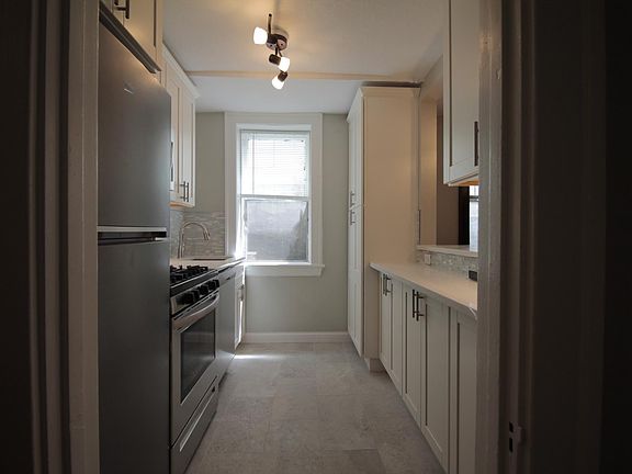5th image of 3735 Harriet Ave