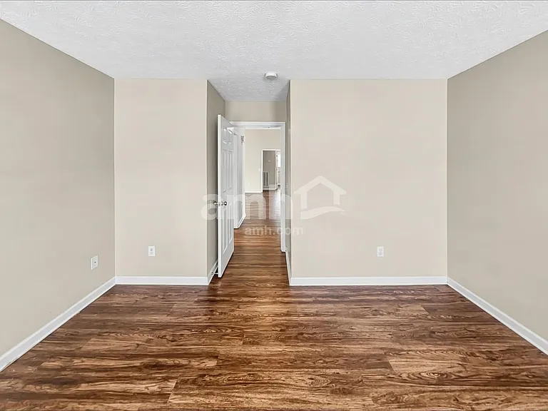 201 Fox Hunt Ln — Photo 9