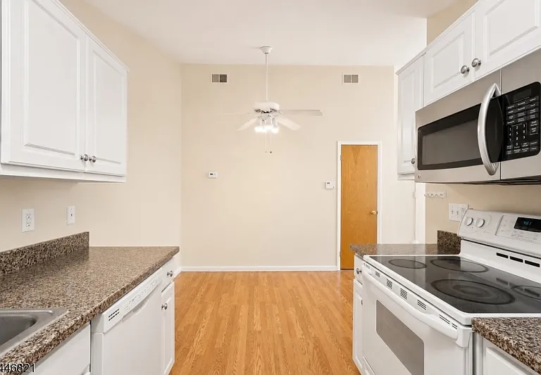 555 Riverside Ave #9 — Photo 10