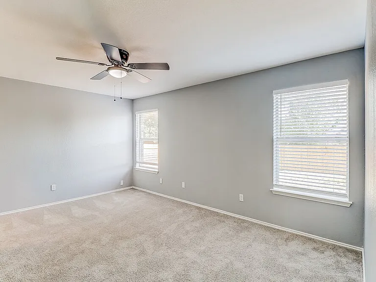 222 Hollywood Dr — Photo 8