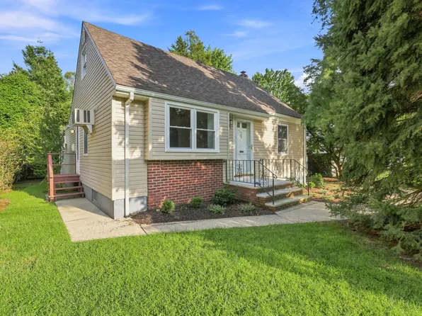 182 14th St, Cresskill, NJ 07626