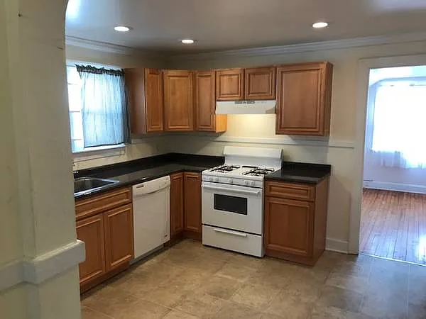 40 Claremont Ave — Photo 1