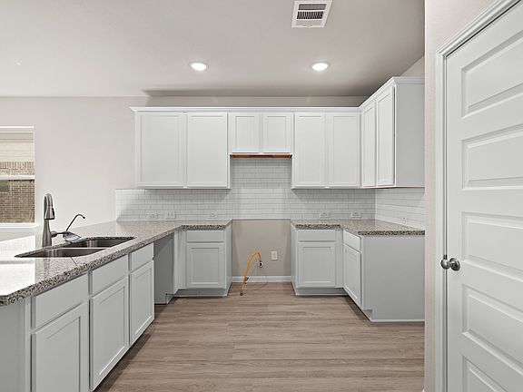 Plenty of counterspace in kitchen