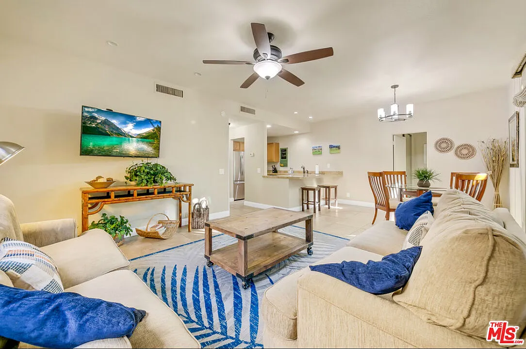 1 bed, 2.0 bath, 864 sqft, $2,200 — Photo 1