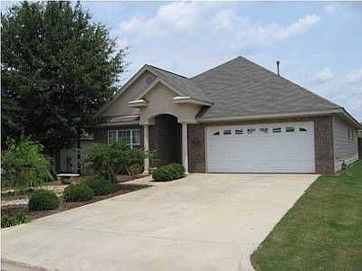2nd image of 615 Linden Ln