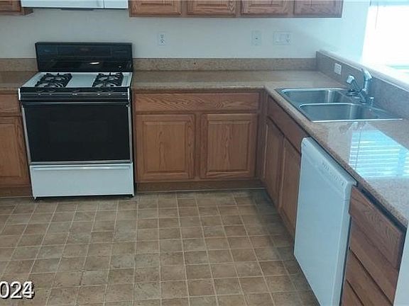 5th image of 5116 Blue Rose St
