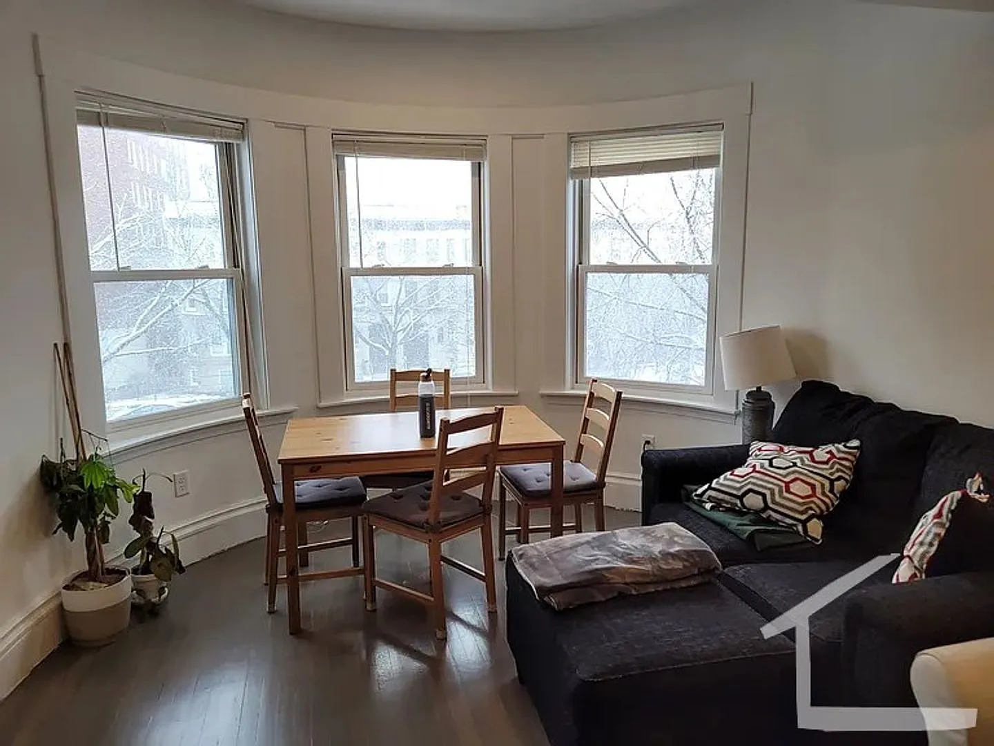 Charming 3 Bedroom-No Broker Fee — Photo 2
