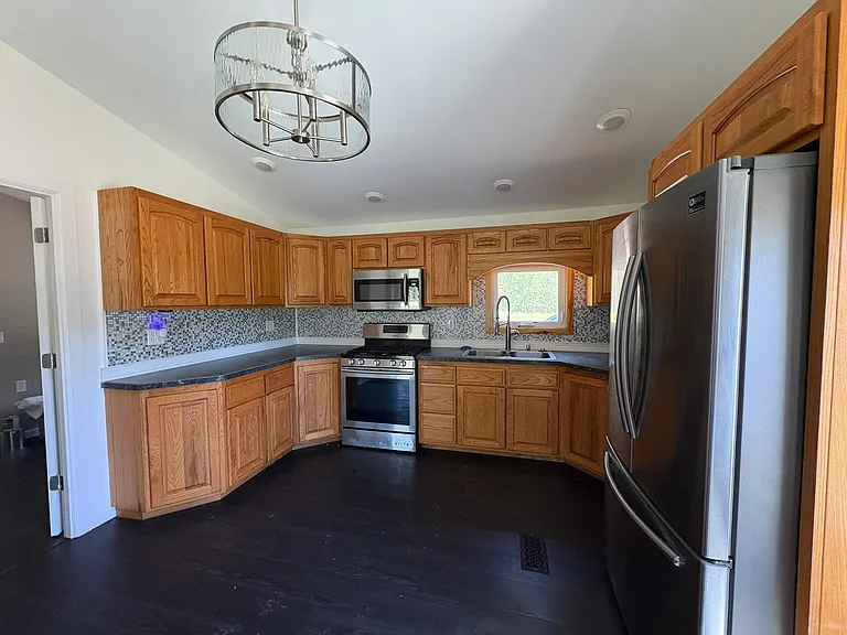 326 S Meridian Rd — Photo 3
