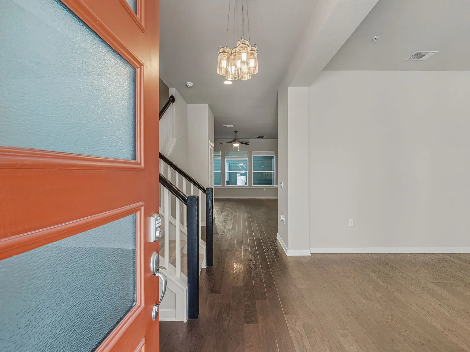 2 bed, 2.5 bath, 1716 sqft, $3,850 — Photo 4