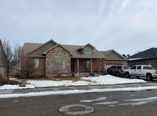402 Ivans Ln, Idaho Falls, ID 83401