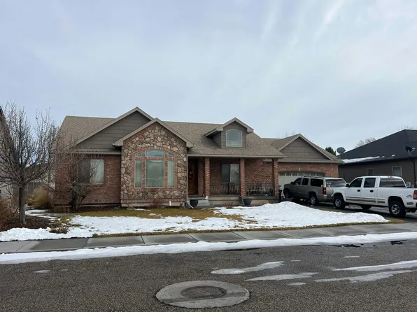 402 Ivans Ln, Idaho Falls, ID 83401