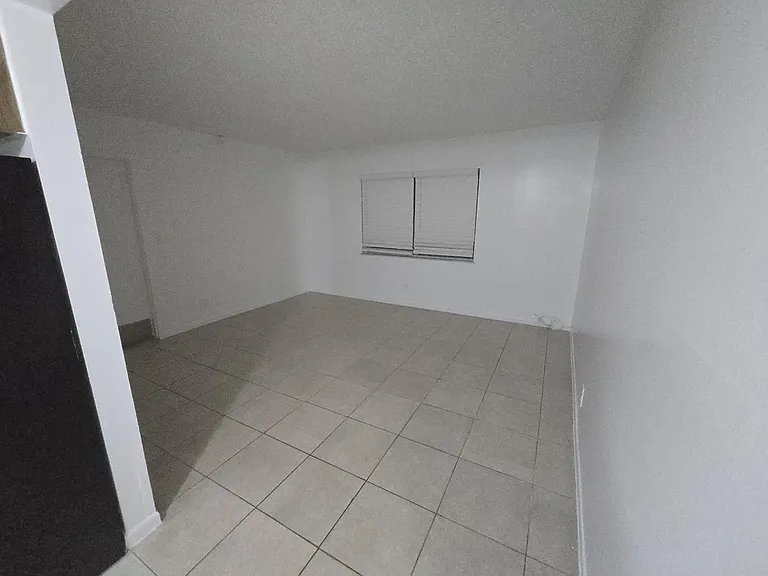100 NE 9 St Pompano Beach, FL 33060 — Photo 6
