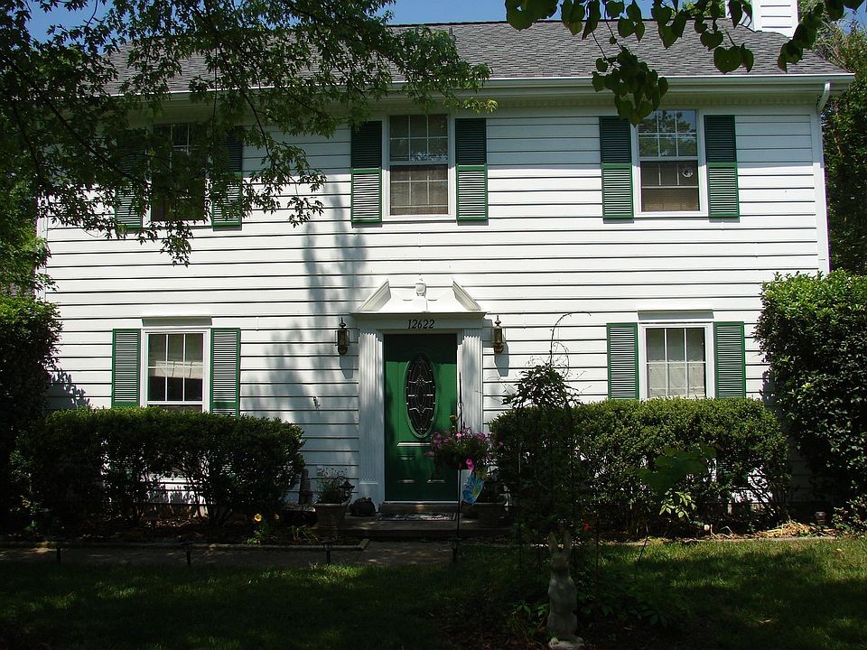 Lovely 2-story Colonial