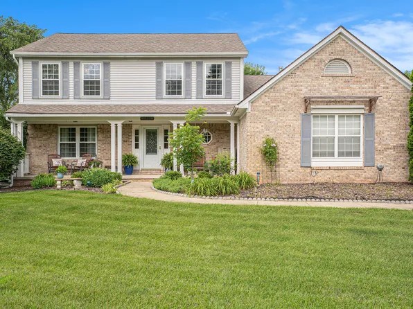 11880 Dunlavy Ln, Whitmore Lake, MI 48189