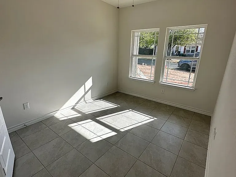 822 Driftwood Ln — Photo 12