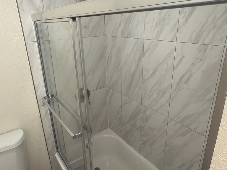 Lakewood Court Apartments — Photo 17