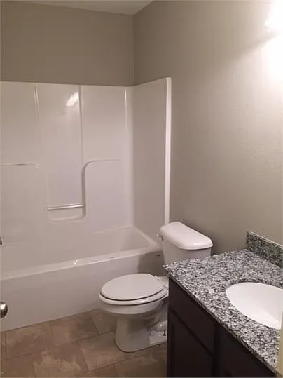2904 Amberwood Ave #2 — Photo 5