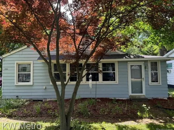 23854 Harrellson St, Macomb, MI 48042