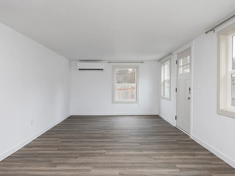 1805 NW Eunice Ave #B — Photo 4