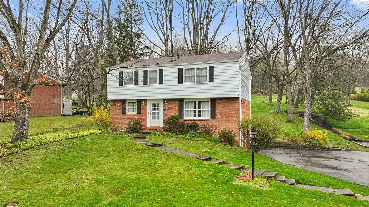 2465 Tanglewood Dr photo 1