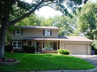 7140 Archer Ave N, Golden Valley, MN 55427