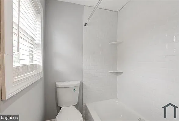 608 E 9th St #2 — Photo 8