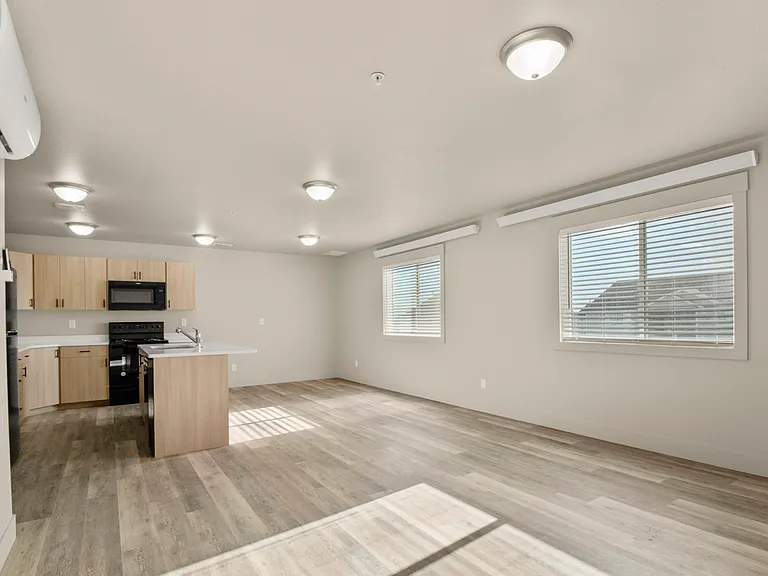 3573 Colt Cir — Photo 4