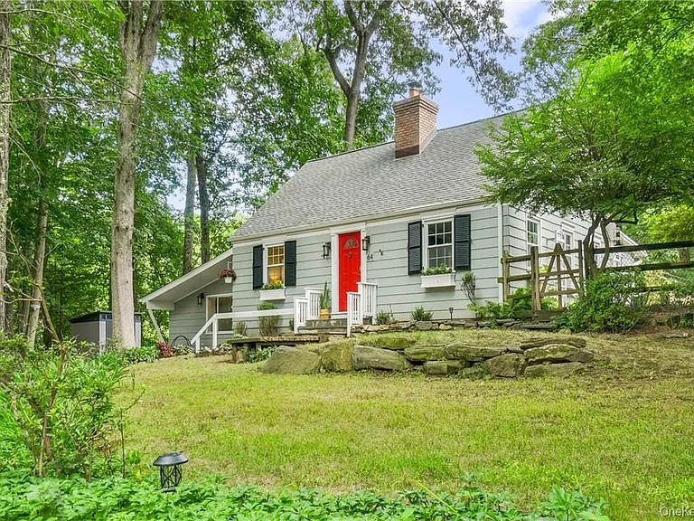 64 Pine Cliff Rd — Photo 2