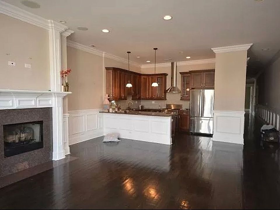 1st image of 3726 N Lincoln Ave APT 2S