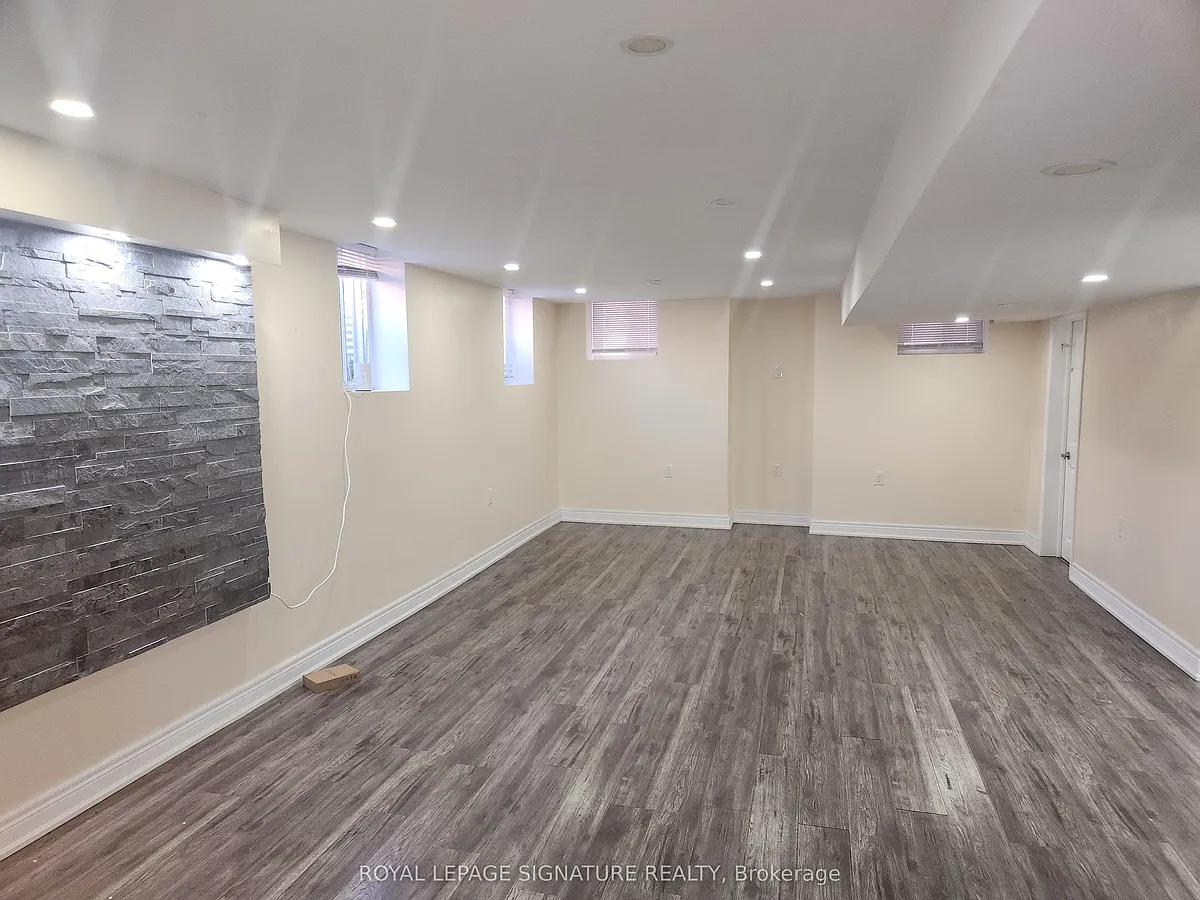Building Photo - 6 Venue Rd #BASEMENT
