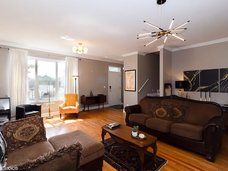2042 W Warren Blvd — Photo 10