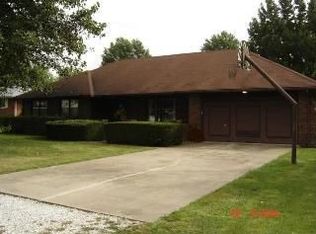 150 Rr 1, Carrollton, IL 62016