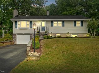 35 Skytop Rd, Newton, NJ 07860