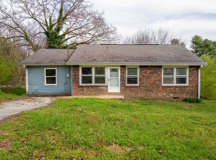12 Circle Dr, Rossville, GA 30741