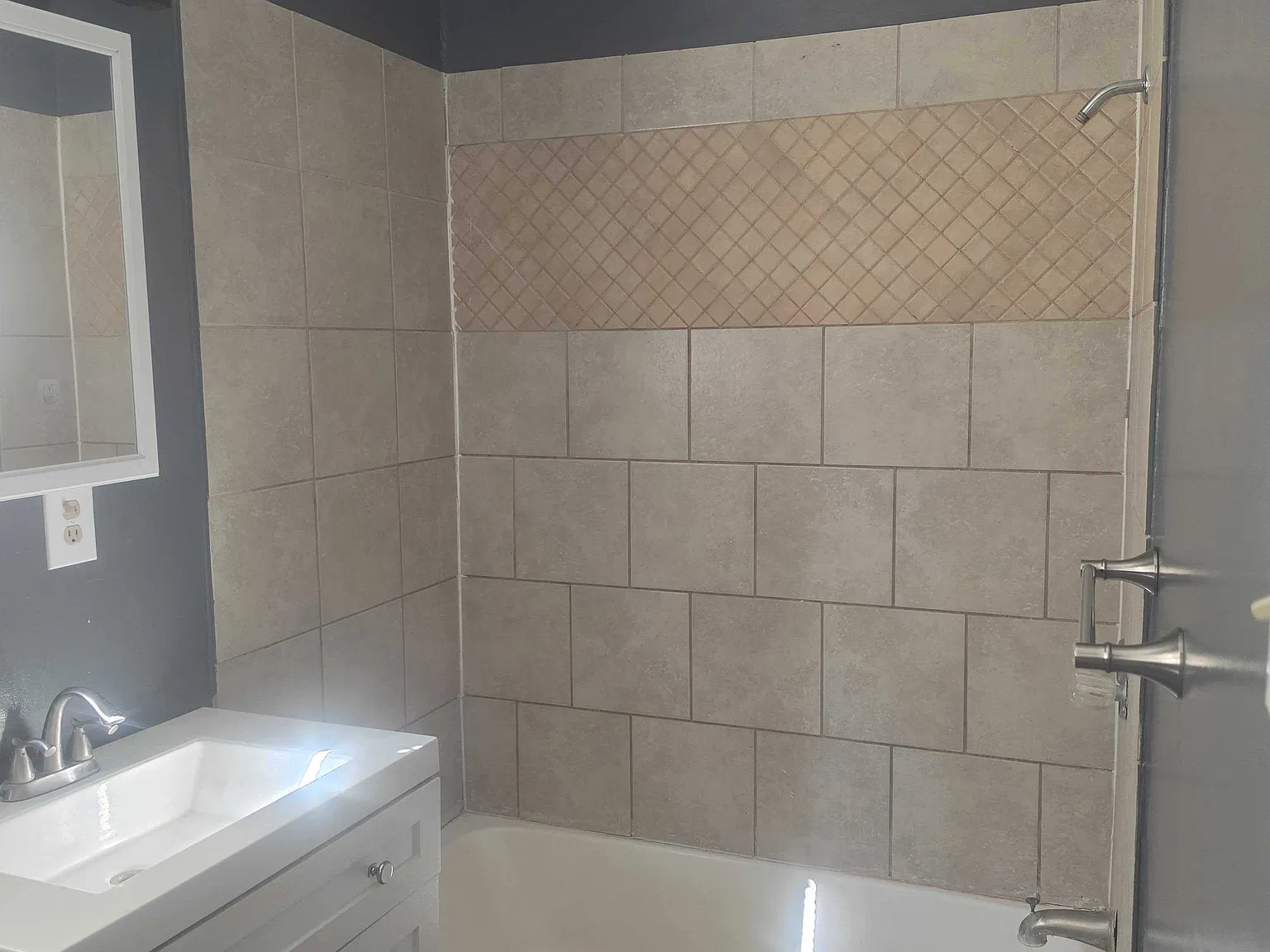 2 bed, 600 sqft, $1,600 — Photo 2