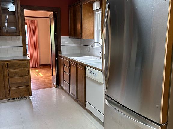 5th image of 1509 W 16th Ave