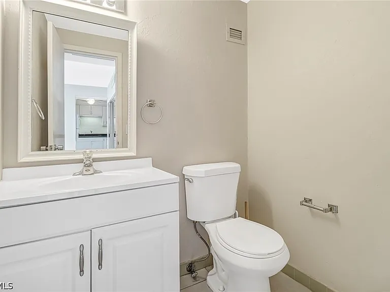 140 Seaview Ct #1504 — Photo 17