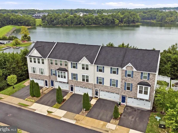 105 Fritillary Ct, Lake Frederick, VA 22630