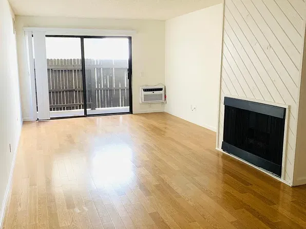 (undisclosed Address), Los Angeles, CA 90046