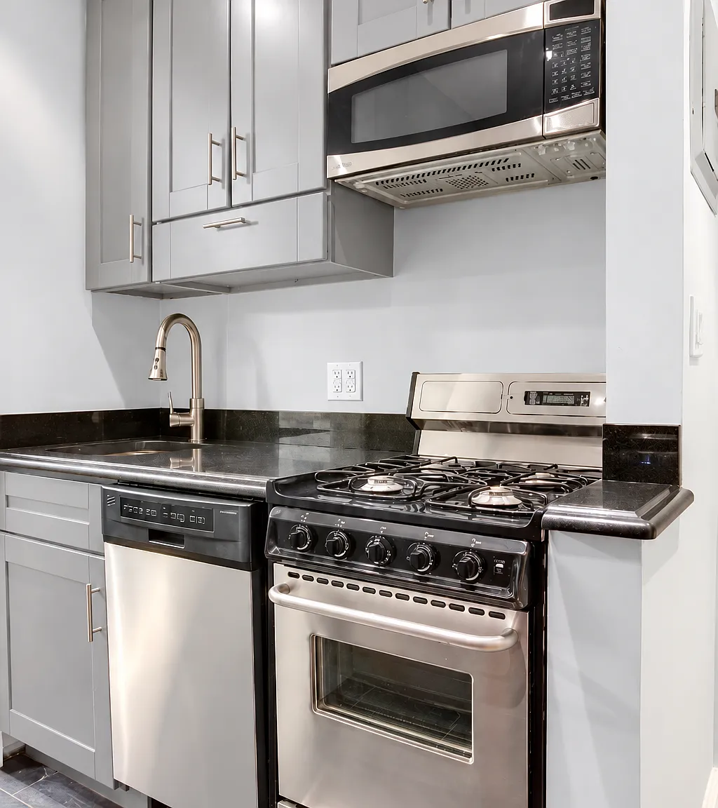 345 West 53rd Street — Photo 3
