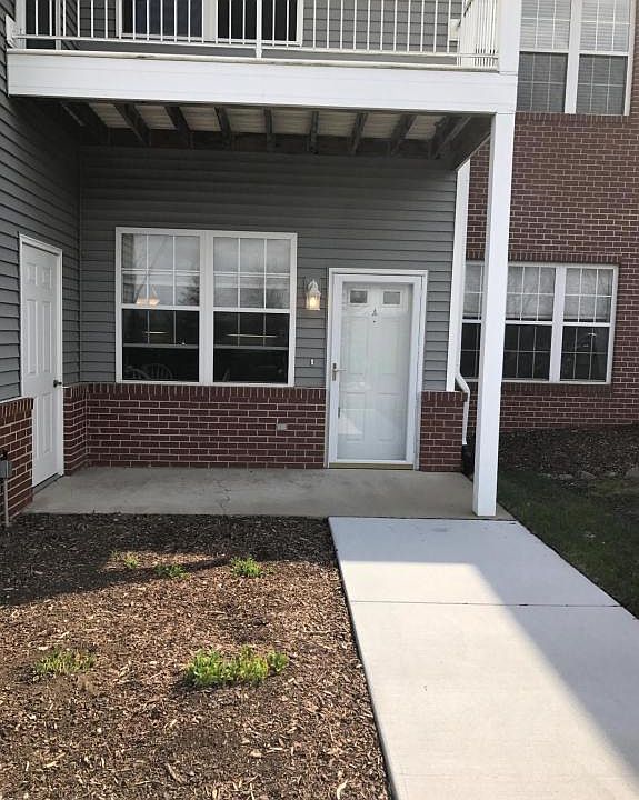 1st image of 695 W Dekora St