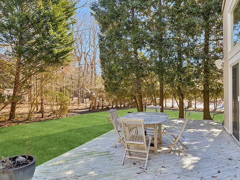27 Montauk Ave — Photo 30