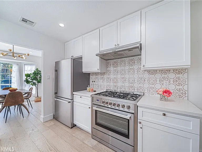 5143 Newcastle Ave — Photo 11