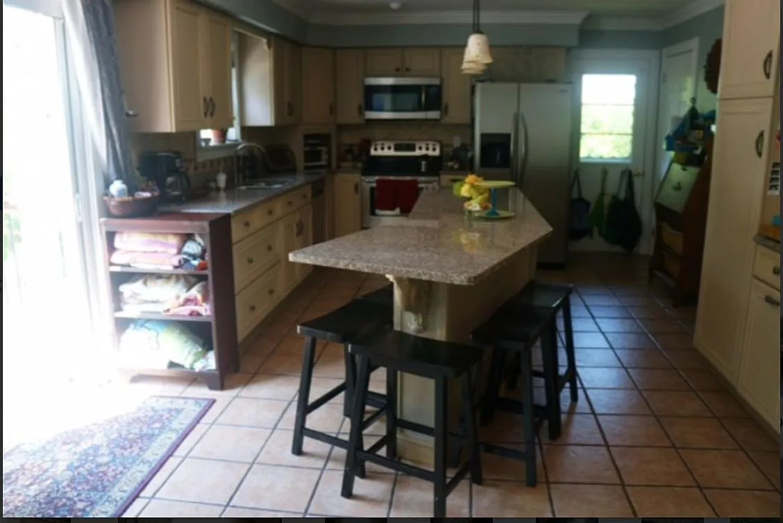 5 bed, 3.5 bath, 2762 sqft, $5,000 — Photo 4