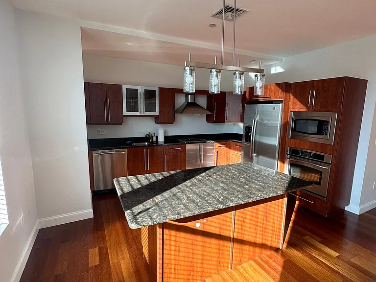 10 Ocean Ave #101 — Photo 8