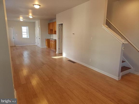 3rd image of 5015 Aspen St