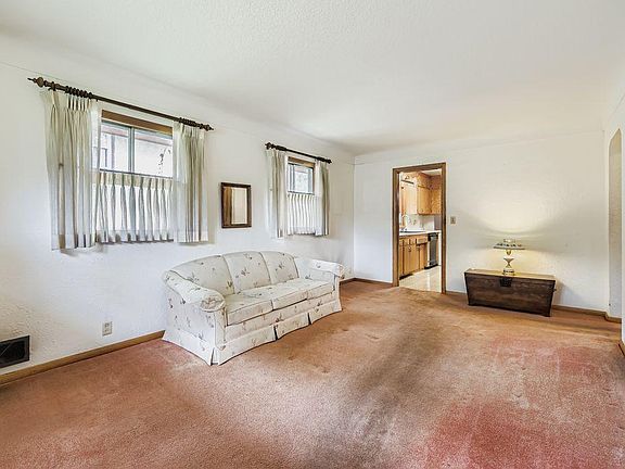 3rd image of 818 16th Ave N